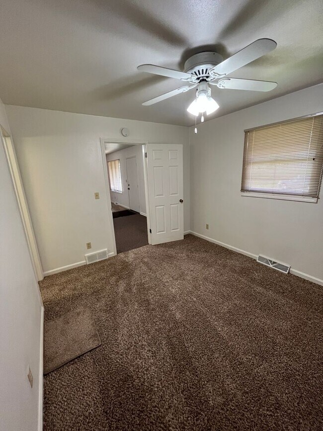 Building Photo - 5509 Midvale Dr