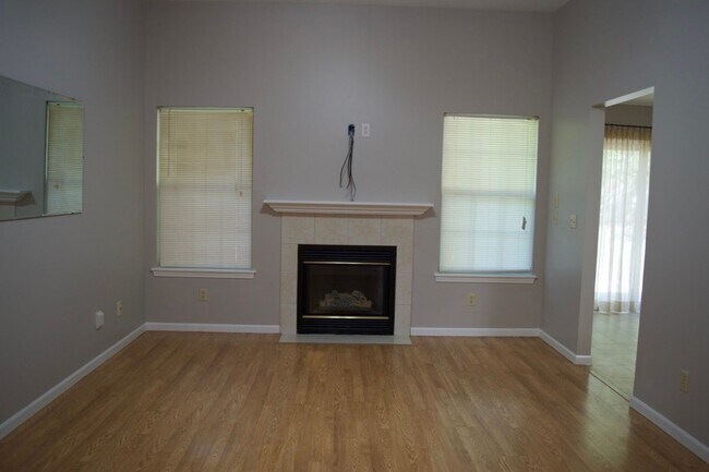 Building Photo - Great 3 Bed 2 Bath House In Ashland MO!