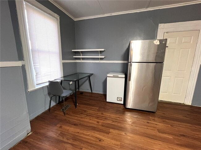 Building Photo - 411 Herrick St