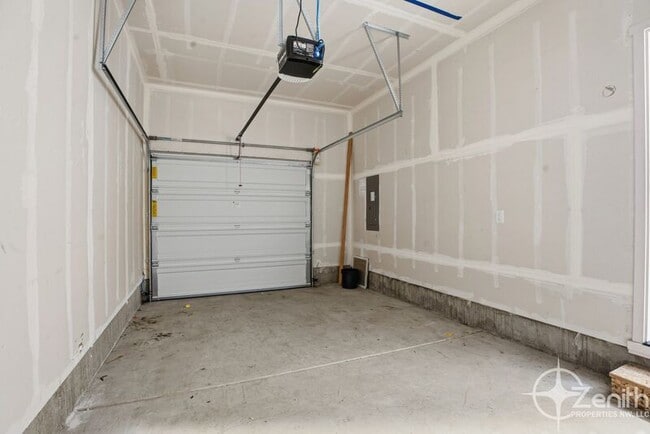 Building Photo - 11726 NE 23rd St