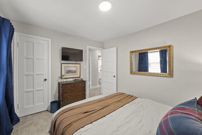 Building Photo - 1710 Hess Blvd