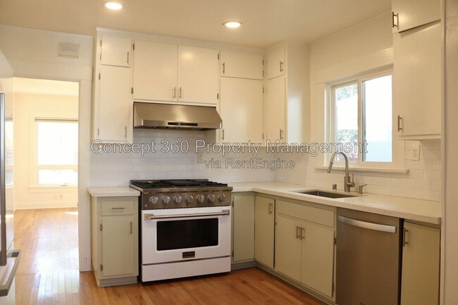 Building Photo - 4727 E Colorado St