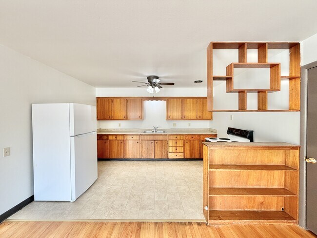 Building Photo - 2113 Lake Point Dr