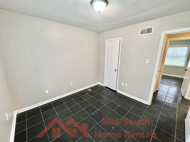 Building Photo - 3353 Elk Point Dr