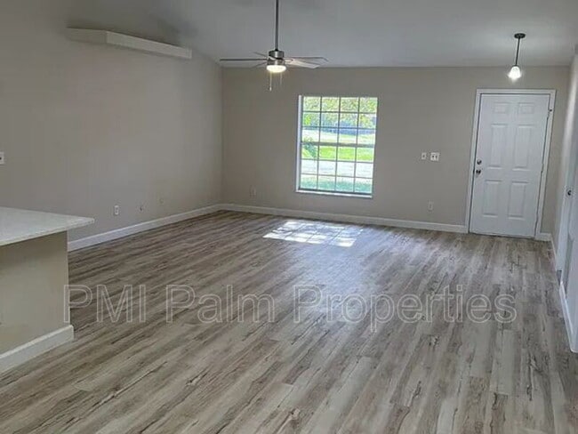 Building Photo - 117 SW Glenwood Dr