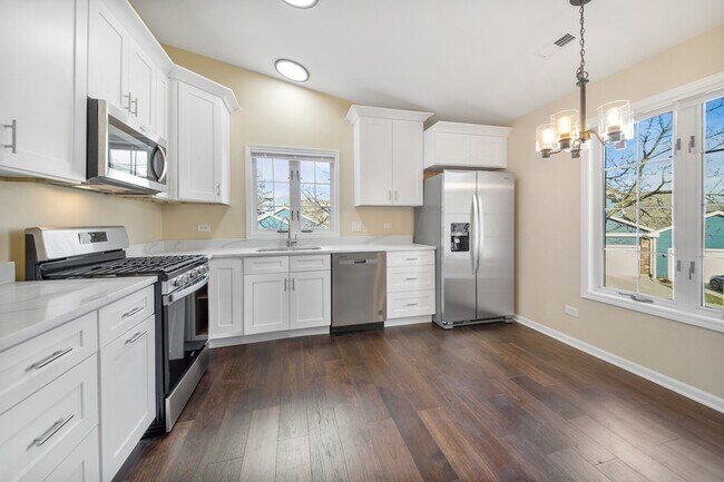 Building Photo - 507 W Parkside Dr