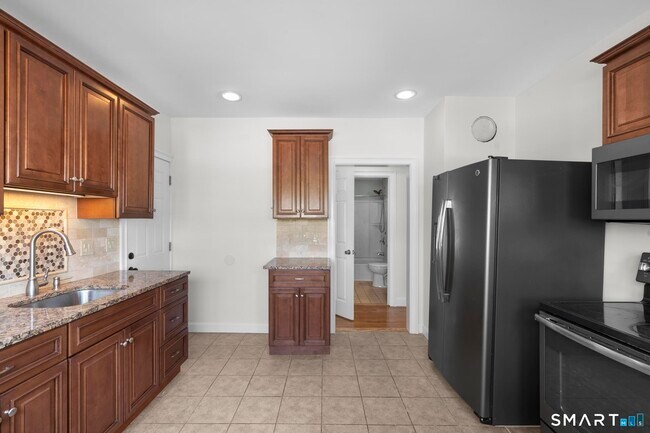 Building Photo - 712 Madison Ave