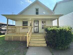 Building Photo - Freshly Renovated 3-Bedroom Home – Quality...
