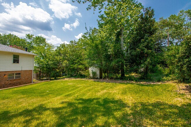 Building Photo - Welcome to a beautifully maintained 4-bedroom, 2-bathroom home located in the highly sought-after...