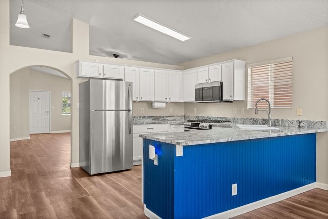 Building Photo - Beautiful 3 Bedroom Home