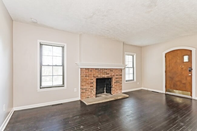 Building Photo - 297 E Melford Ave