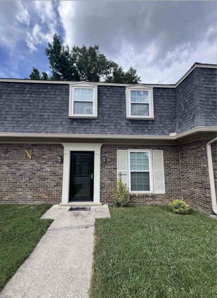 Front of Unit - 1010 Country Club Rd