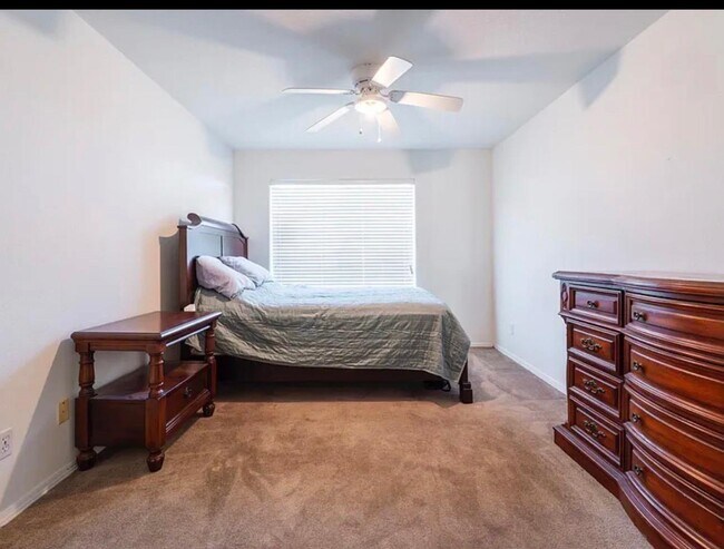 Building Photo - 5742 W Palo Alto Ave