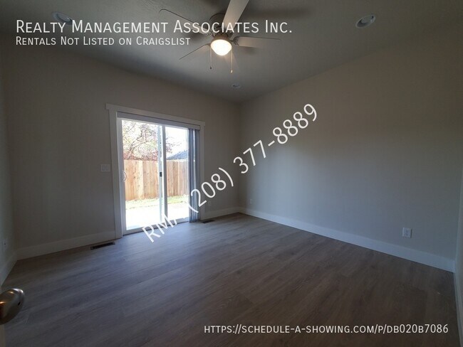 Building Photo - 1274 S Cloverdale Rd