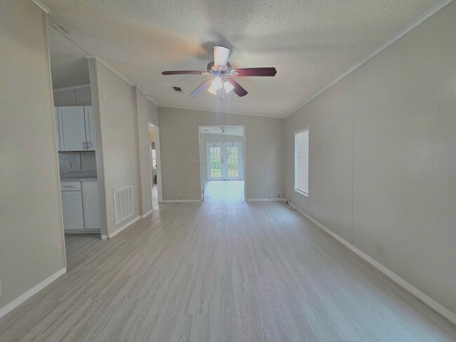 Building Photo - Beautiful 3Bed/2Bath Home in Lakeland