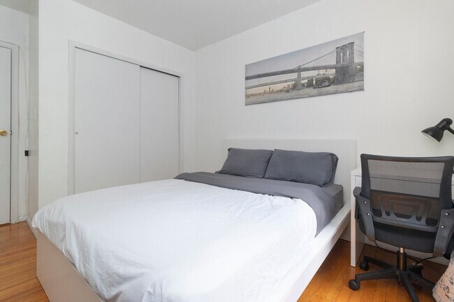 Building Photo - 316 E 96th St