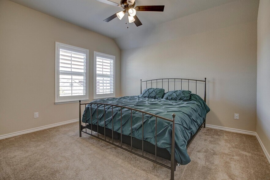 Building Photo - 2046 Sundown Dr