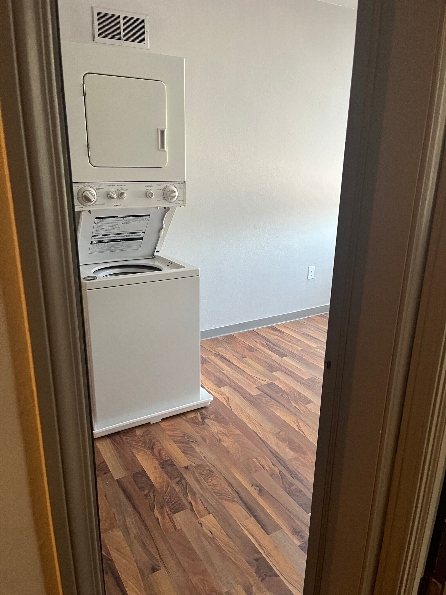 Laundry - Office - 1415 Cass Ave