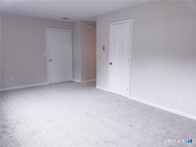Building Photo - 10 Brantwood Dr