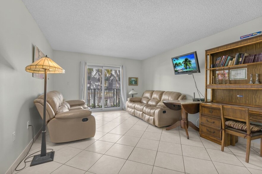 Building Photo - 4141 Collins Ave