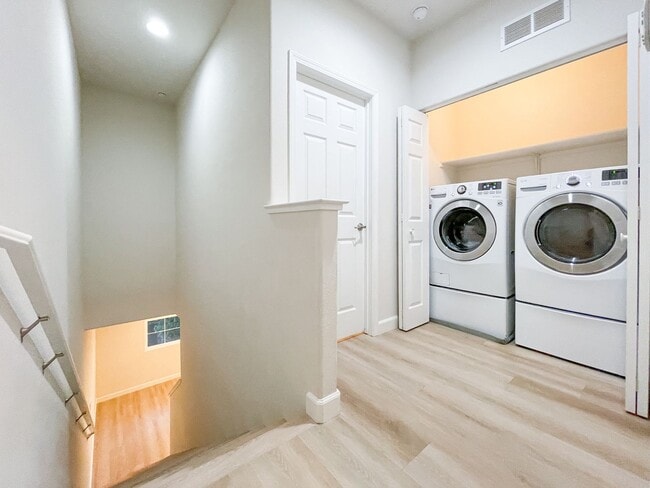 Building Photo - Modern Townhome Living in North San Jose – Attached 2-Car Garage