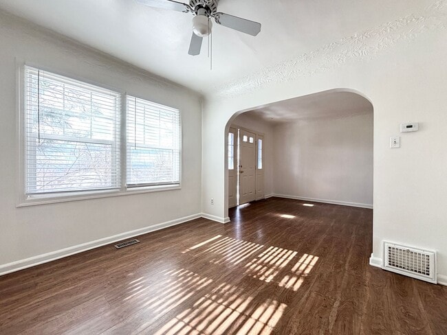 Building Photo - 454 F St