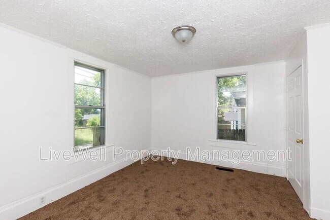 Building Photo - 2427 30th St SW