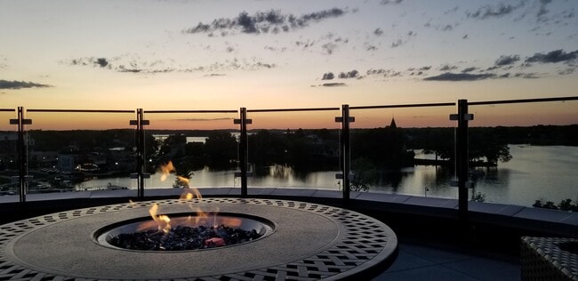 Building Photo - 215 E Pleasant St