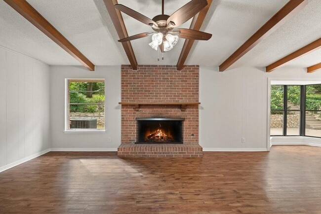 Building Photo - 1601 Cliffside Dr