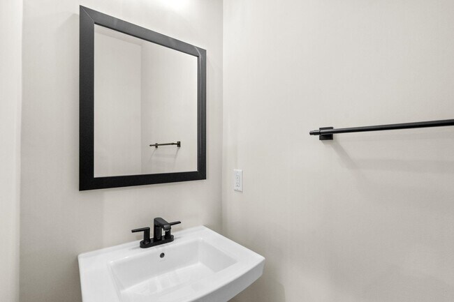 Building Photo - 2600 Elowen Ln