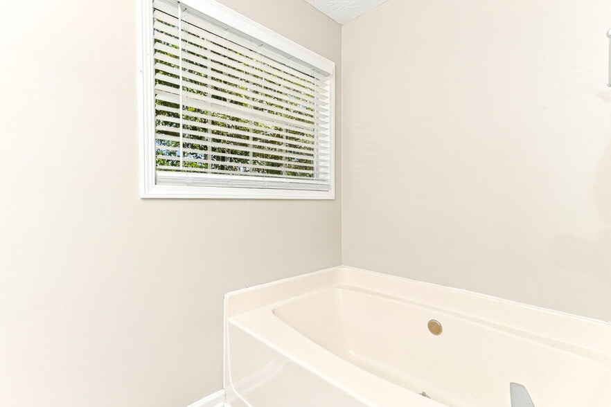 Building Photo - 5539 Princeton Oaks Ln