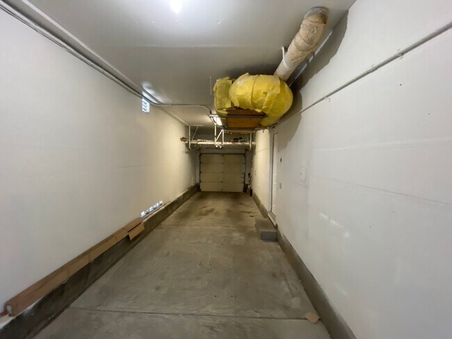 Building Photo - ALMADEN LAKE - Updated townhome with centr...