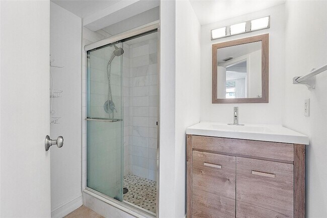 Building Photo - 5300 NE 24th Terrace