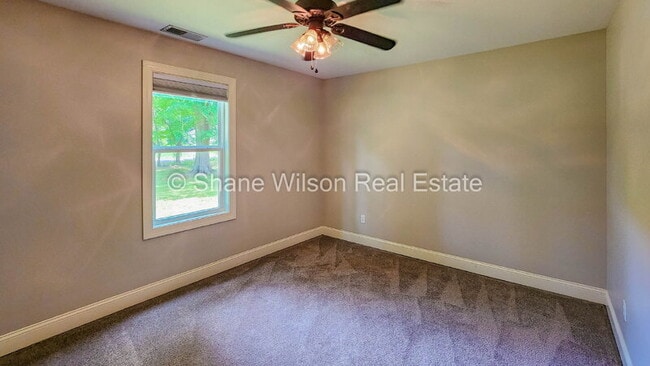 Building Photo - 108 Roberts Dr