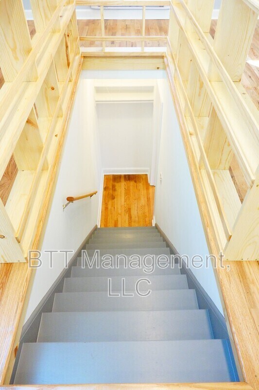 Building Photo - 907 Hudson Ave
