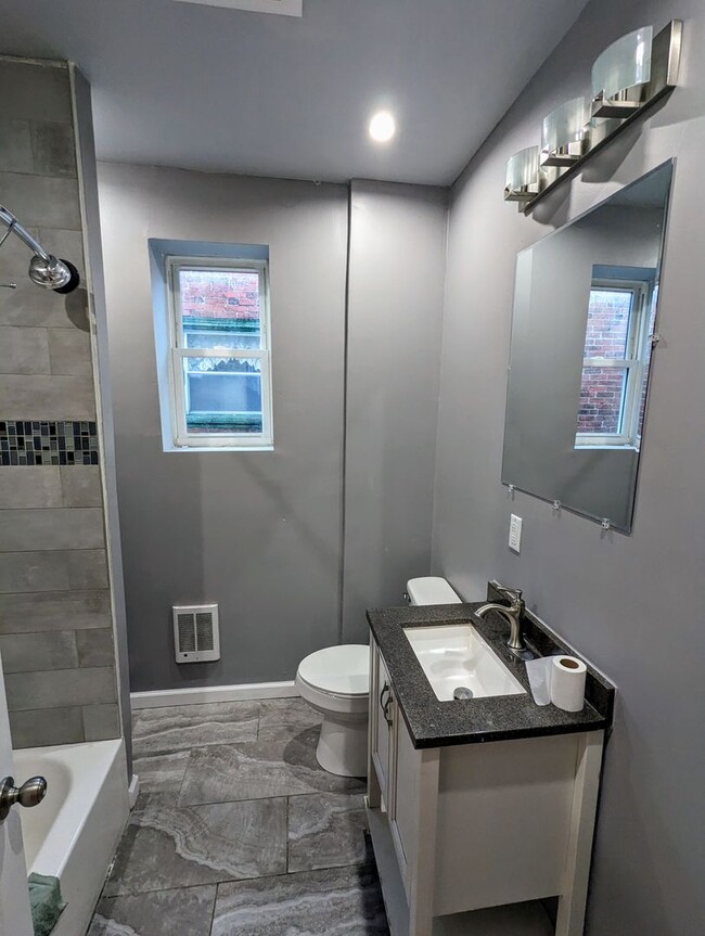 Building Photo - Cozy West Philly Home 4br/2.5ba w/ Hardwoo...