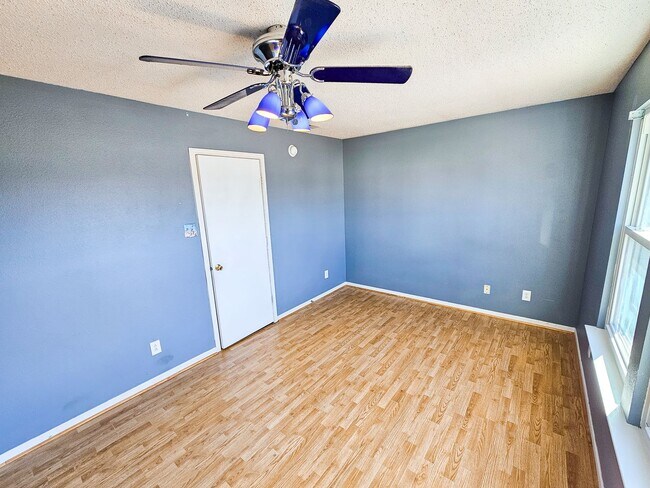 Building Photo - 2221 Collins Way