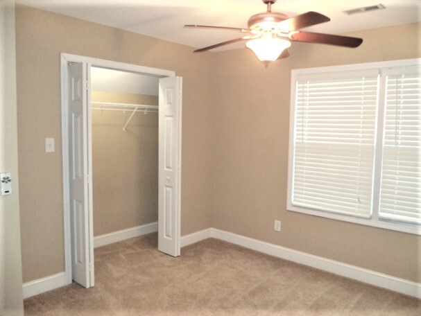 Building Photo - 10900 Parkgate Ln