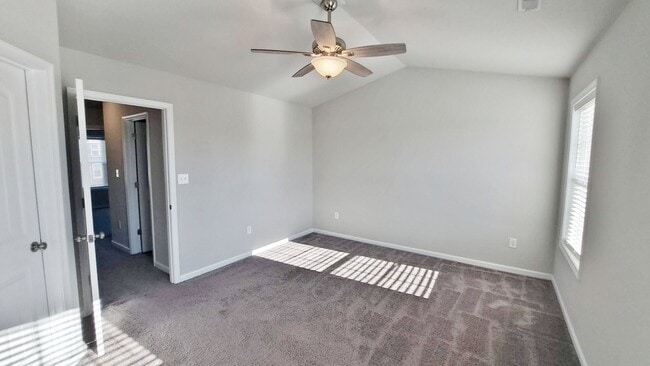 Building Photo - 4 Bed / 2-1/2 Bath Single Family Townhome w/1-Car Garage