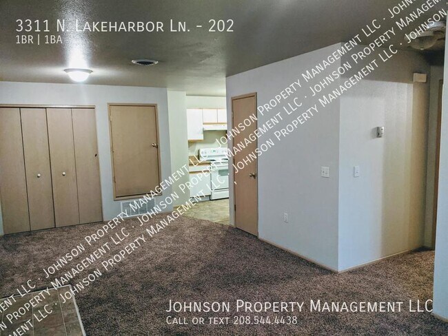 Building Photo - 3311 N Lakeharbor Ln