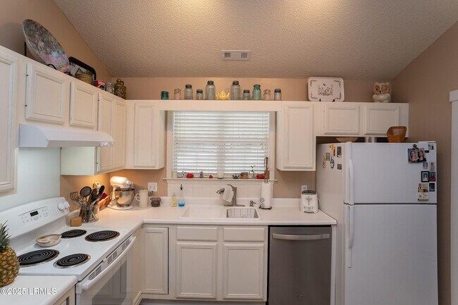 Building Photo - 18 Le Moyne Dr