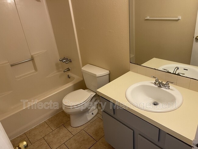 Building Photo - 4951 Basswood Dr