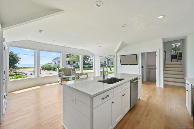 Building Photo - 50 Beach View Dr