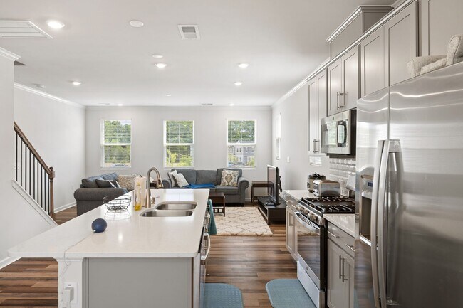 Building Photo - 2500 Chert Ln
