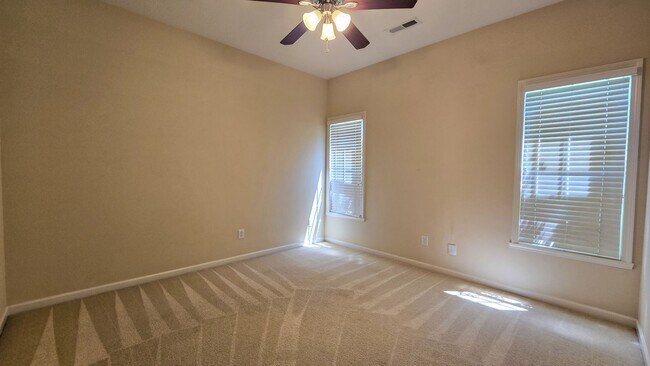 Building Photo - 4001 Parkview Ct