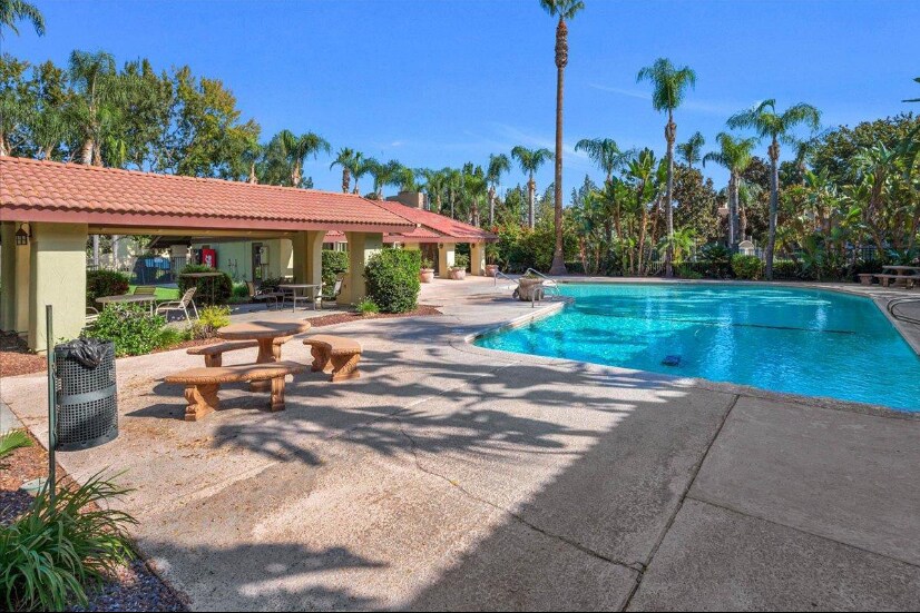 Building Photo - 2881 Huntington Blvd