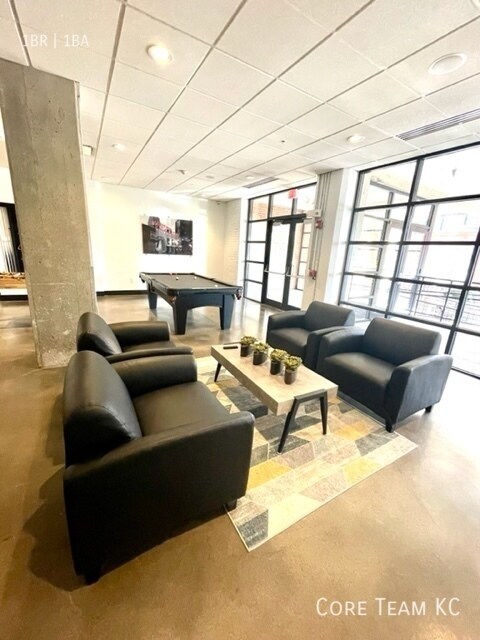 Building Photo - Renovated River Market Loft For Rent!