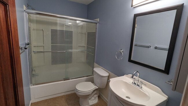 Building Photo - Updated and historic downtown Council Bluffs apartment