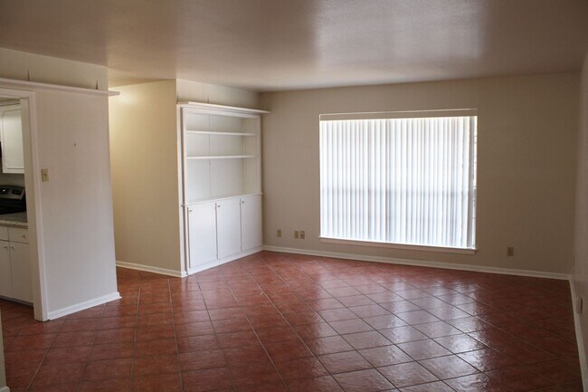 Building Photo - RENOVATED 2-BEDROOM CONDO AT THE GEORGIAN