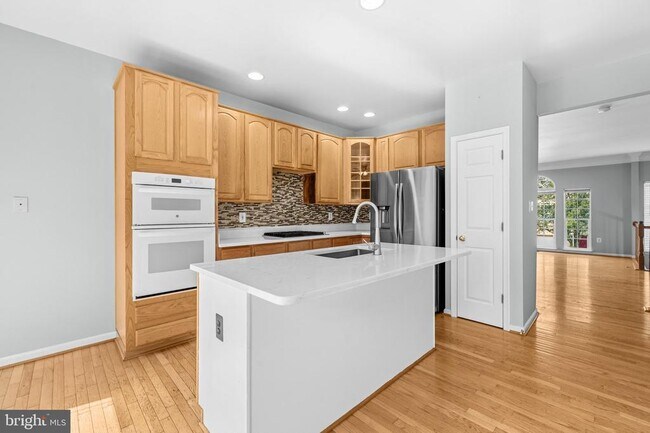 Building Photo - 6687 Roderick Loop